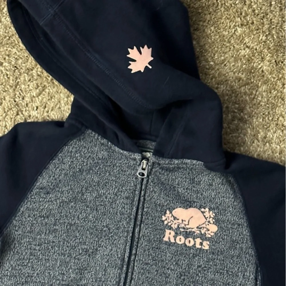 Roots Kids zip up navy blue sweatshirt jd - Picture 3 of 7